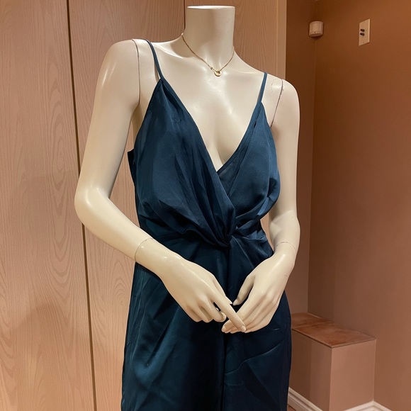 Missguided Satin Twist-Front Dress Emerald Green - Picture 3 of 4